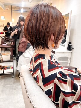 シシ 大宮(She 2.) ショート/ショートボブ/ショートカット/丸みショート/大宮