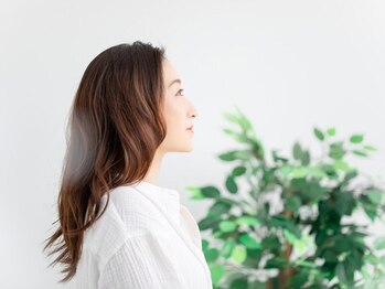 山野愛子美容室の写真/【頭皮ケアと一緒に行う白髪染めが好評】艶髪をキープし上品な仕上がりが叶う◇初めての白髪染めもお任せ♪