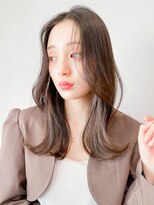 レア 表参道(L'ea)&nbsp;・大人ガーリーダークアッシュミディアムレイヤー似合わせカット