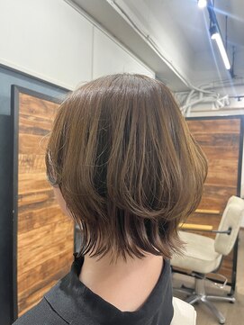 ルアン 上通り(ruen) ふわっと動きが出るレイヤーボブ ruen 熊本　Hina