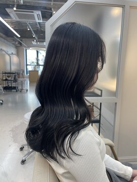 シダ(sida SAIIN) 20代30代ダークカラー