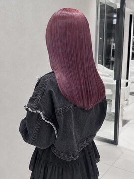 アース 大曽根店(HAIR&MAKE EARTH) 視線を惹きつける艶感カシスピンク×ハッシュカット