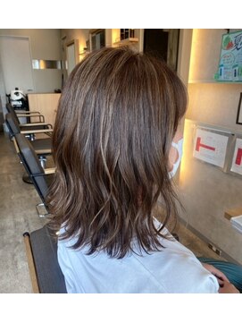 グータン(GOUTAN) 外ハネミディ