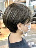 大人ショートボブオリーブベージュ丸みショートカット前髪あり