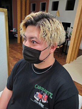 アムズヘアーファム ハイトーン×ツイストスパイラルパーマ