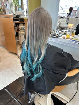 髪技空間アノン(anon) ホワイトシルバー