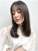 ミディアムストレートレイヤースタイルニュアンスカラー