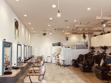 デューポイント 明石硯町店の雰囲気（店内広く明るく開放的です。）
