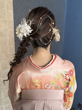 シークエストアンドシプラス(C/QUEST&C-plus) 袴　ヘアセット　卒業式　編み下ろし　辻堂