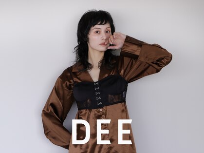 ディー(DEE)の写真
