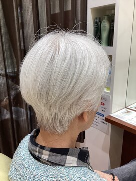 美容室ヒラトヤ 都南店 30代40代50代黒髪小顔マニッシュハンサムワンレンボブ/60代