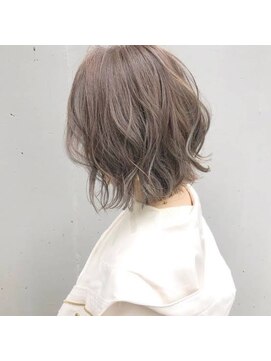 リベルテ(Liberte) 30代 40代 50代巻きやすいカットと最大限に生かした透け感カラー