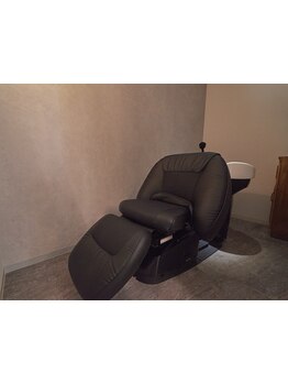 美髪は健康的な頭皮から！乾燥や紫外線で傷んだ髪も頭皮ケアで潤いを与え、艶やかな仕上がりに。