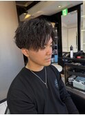 ツイストスパイラルパーマ　メンズパーマ　センターパート　眉毛