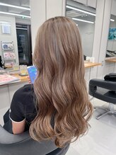 【周りと差がつくハイトーンカラーが人気♪】ダメージを抑えたケアブリーチで、髪へのダメージをブロック！