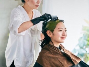 ソルエテラ(sol ea terra)の写真/オーナー自ら厳選したインドの最高級品質のヘナを使用!ヘナだからこそ美しくオシャレな仕上がりに*