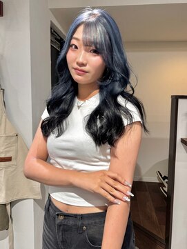 メゾン 心斎橋店(Maison) ブルー×ブラックのデザインカラー