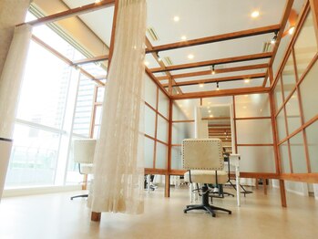 キール 海浜幕張(keel)の写真/落ち着いた雰囲気のプライベート空間で上質なサロン体験をお届け[海浜幕張/髪質改善/白髪染め/ヘッドスパ]