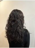 くせ毛を楽しむロングレイヤー　アッシュカラー