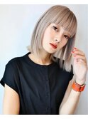 ハイトーンストレート切りっぱなしボブ/ブロンドベージュ/30代