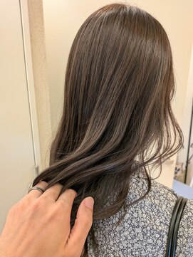ブリス(VLISS) ミディアム レイヤーカット 顔周りレイヤー 透明感 20代30代40代