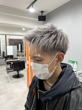 エモー(MoH) メンズアップバングショートグレーシルバー