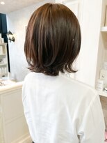 キャアリー(Caary)&nbsp;福山人気caaryアッシュブラウン波巻き外ハネ小顔斜め前髪20代