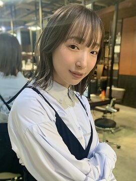 メイカ(MEIKA) 【 グレージュ × ボブ × ホリスティックカラー 】浅野美紀