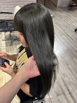 ストロベリーR. オリーブグレージュカラー