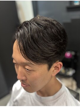 ルーダス(Rudus) 毛流れ×センターパートスタイル