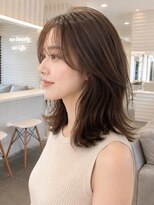 ソレア(solea)&nbsp;韓国風くびれミディアムレイヤー｜透明感ブラウン×小顔ヘア