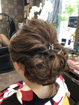 サロンドジュネ(salon de JUNE) 上品なしっとりシニヨン