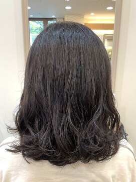 アルターリール(aL ter Rire) 黒髪/グレーベージュ/レイヤーロング/前髪パーマ /中村郁未