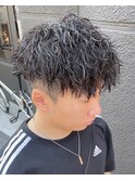 黒髪王道ツーブロックマッシュ縦落ちツイストスパイラルパーマ