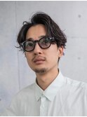 ラフな質感が◎スパイラルパーマ×センターパート