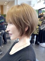 ビュートヨナカ(VIEW TOYONAKA)&nbsp;白髪ぼかし/50代/くびれショート/明るめベージュ/小顔