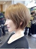 白髪ぼかし/50代/くびれショート/明るめベージュ/小顔