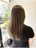 ロングのバレイヤージュで伸びてきても気になりずらいデザイン◎