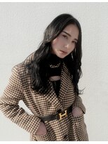 ティアラ 桜木町(TIARA)&nbsp;無造作ロング　ネイビーブラック　　シルクハイライト