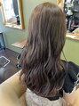 アンテナ 安城店(ANTENA)&nbsp;世代問わず人気のグレージュカラー。ゆるふわに巻いて仕上げ。