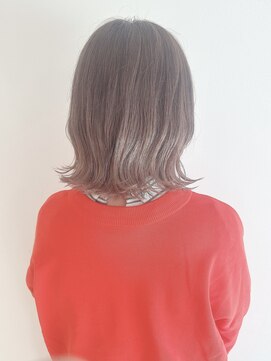 リコバイリリー 日吉(Lico by Lily) 32ミリのアイロンで仕上げるくびれミディ「LICO日吉」