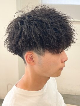 バース バイ ハピネス(BIRTH by happiness) 縦落ちツイストスパイラルパーマ 刈り上げマッシュ