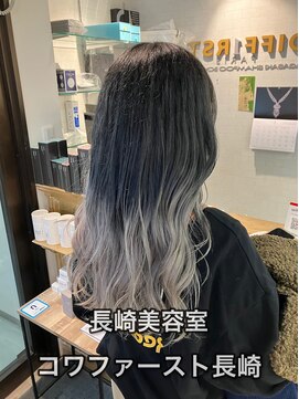 コワファーストナガサキシャンプーボーイ(COIFF1RST NAGASAKI SHAMPOO BOY) 長崎 グラデーションカラー グレーブラック×ホワイト