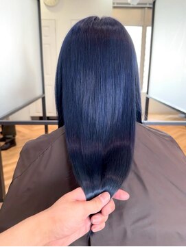 ジーナ  札幌大通(Zina) 髪質改善＊ネイビーブルー＊艶髪ストレート【Zina 札幌大通】