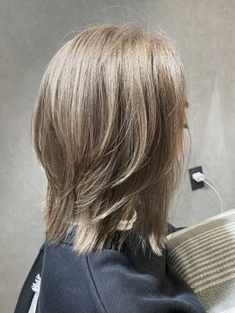 スクエア(#Square)の写真/大人女性のお悩み解消！白髪をカバーしながら、艶の出る仕上がりに♪+トリートメントで潤いUP◎