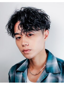 オーシャントーキョー ホワイト 原宿(OCEAN TOKYO WHITE) 刈り上げセンターパート波巻きツイストスパイラルパーマ前下がり