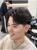 強めの毛流れフェザーショート