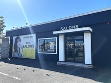 サロンズ 久留米小森野店(SALONS)の雰囲気（黒い建物が目印です！店舗目の前駐車場完備◎）