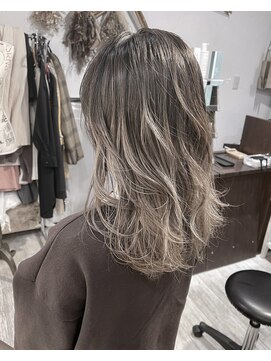 ヘアーアンドアトリエ マール(Hair&Atelier Marl) 【Marl】ホワイトグレージュ×ハイライトグラデーションカラー