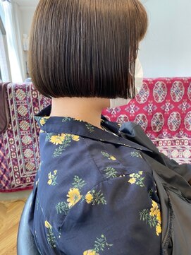 コンムオーベレ(COMMUOVERE) フラットボブ